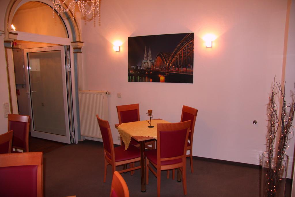 Hotel La Isla Cologne Exterior photo